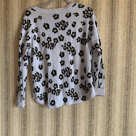 CABi Floral Patterned Gray Sweater Cardigan Women Size M Button Up Casual - Picture 5 of 5